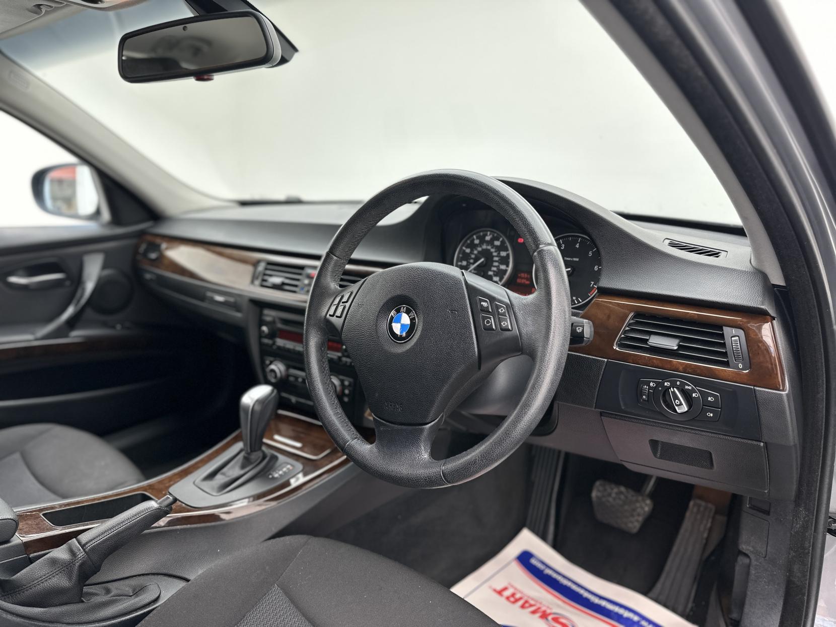 BMW 3 Series 2.0 320i SE Touring 5dr Petrol Auto Euro 4 (170 ps)