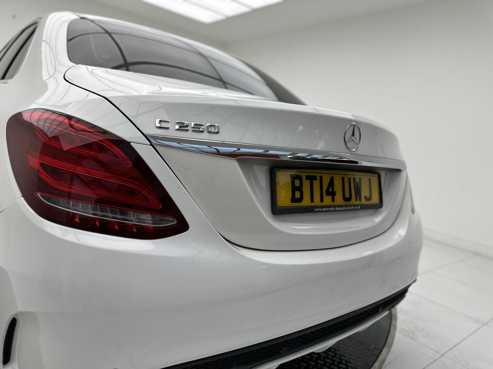 Mercedes-Benz C Class 2.1 C250 BlueTEC AMG Line Saloon 4dr Diesel G-Tronic+ Euro 6 (s/s) (204 ps)