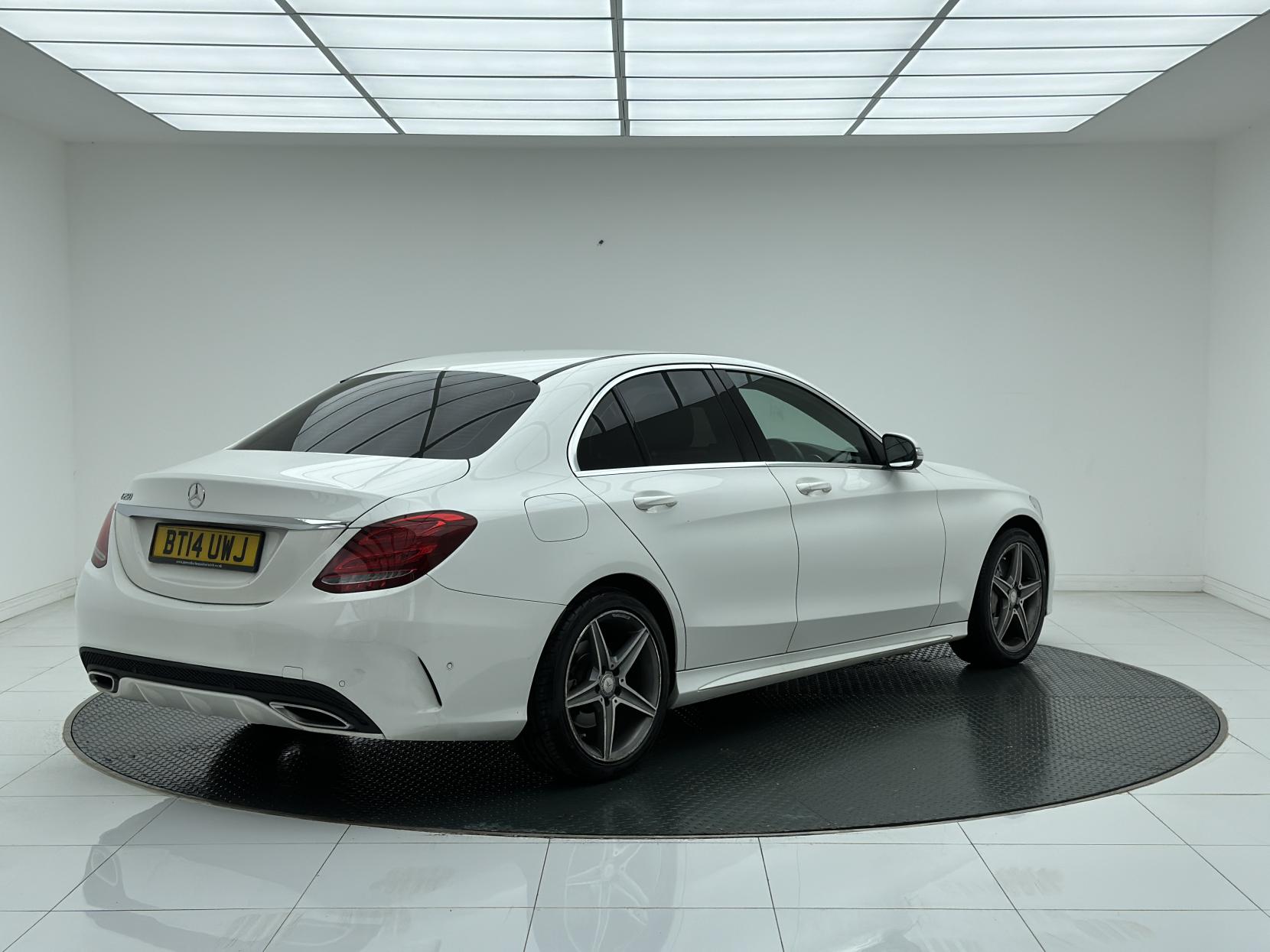 Mercedes-Benz C Class 2.1 C250 BlueTEC AMG Line Saloon 4dr Diesel G-Tronic+ Euro 6 (s/s) (204 ps)