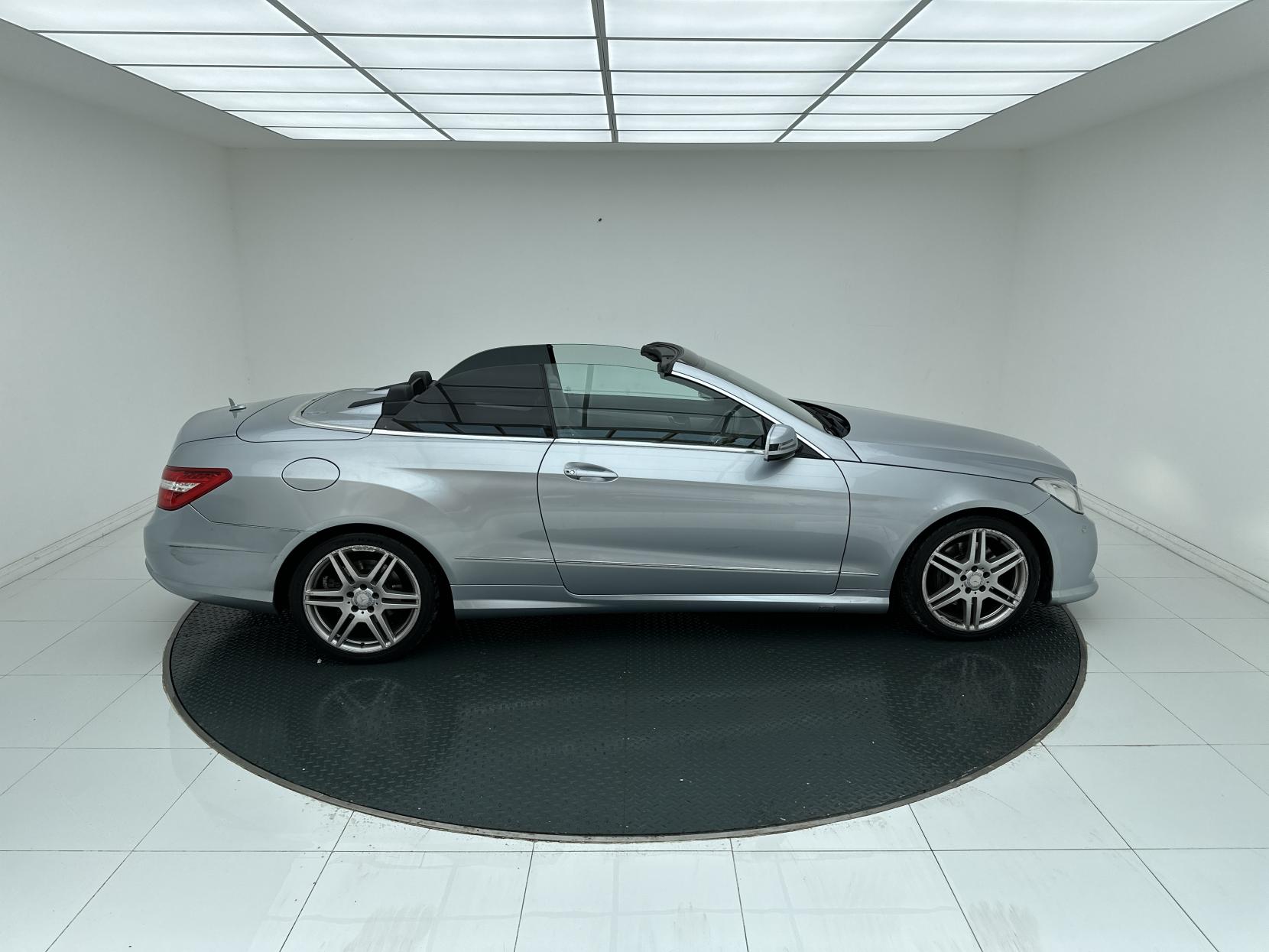 Mercedes-Benz E Class 1.8 E200 BlueEfficiency Sport Cabriolet 2dr Petrol G-Tronic+ Euro 5 (s/s) (184 ps)