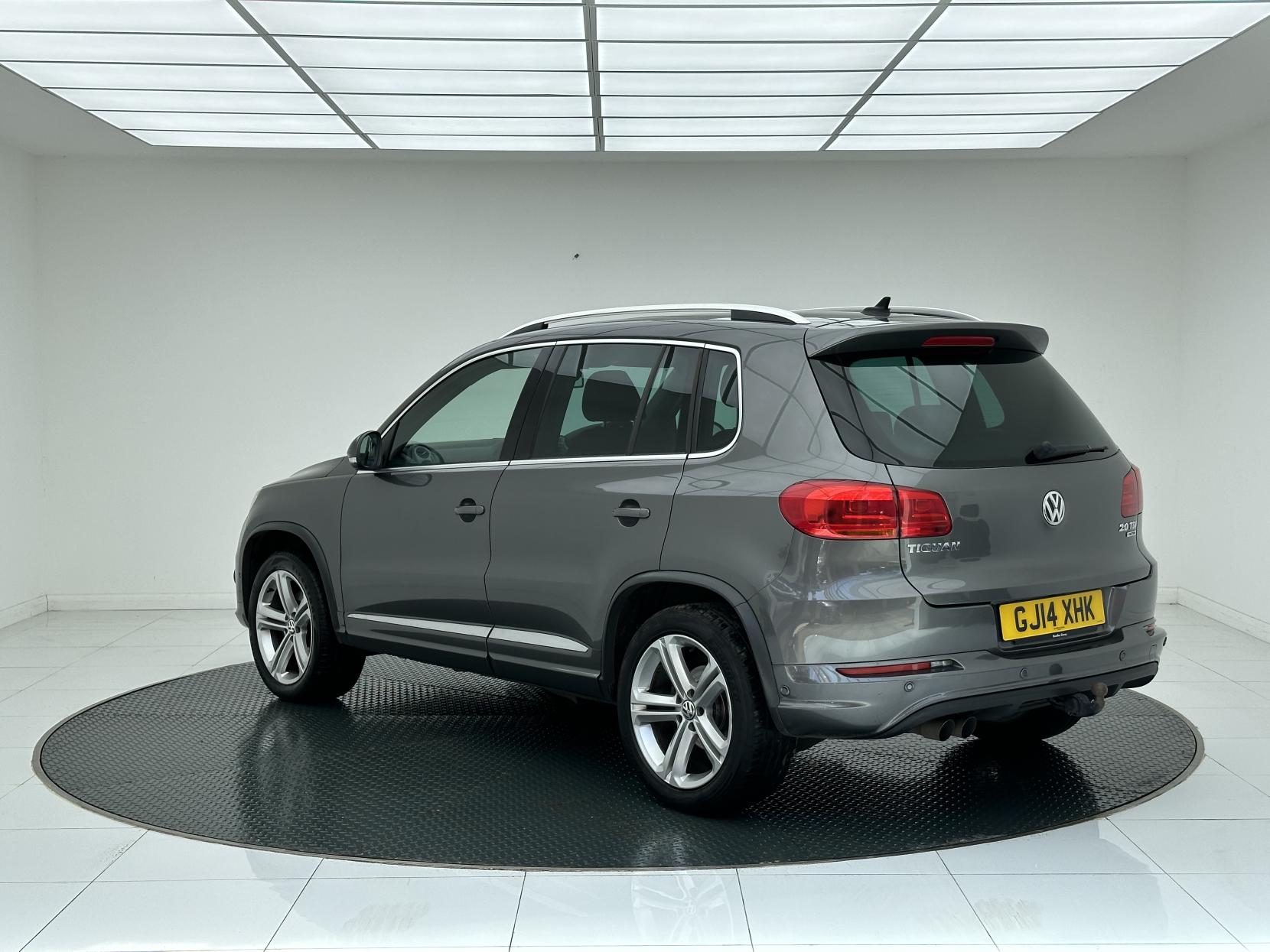 Volkswagen Tiguan 2.0 TDI BlueMotion Tech R-Line SUV 5dr Diesel Manual 4WD Euro 5 (s/s) (140 ps)