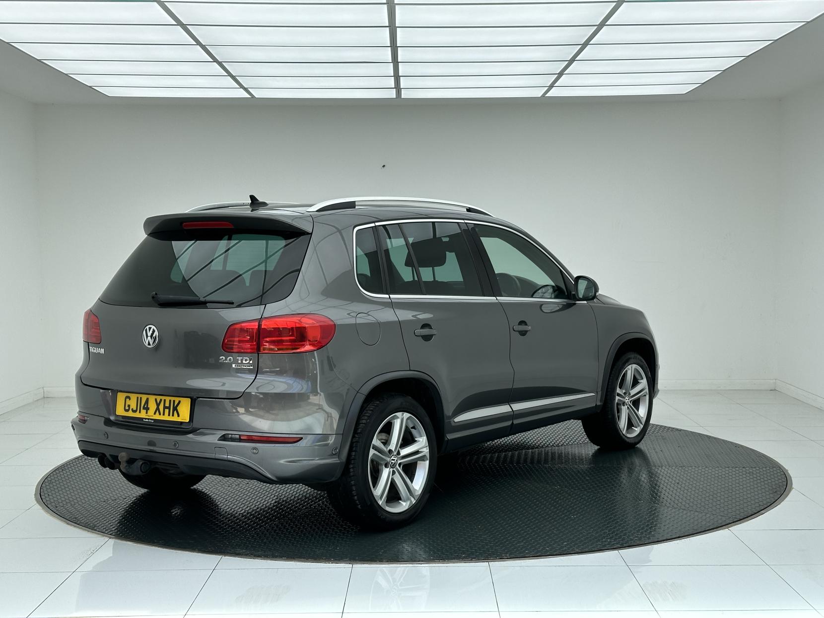 Volkswagen Tiguan 2.0 TDI BlueMotion Tech R-Line SUV 5dr Diesel Manual 4WD Euro 5 (s/s) (140 ps)