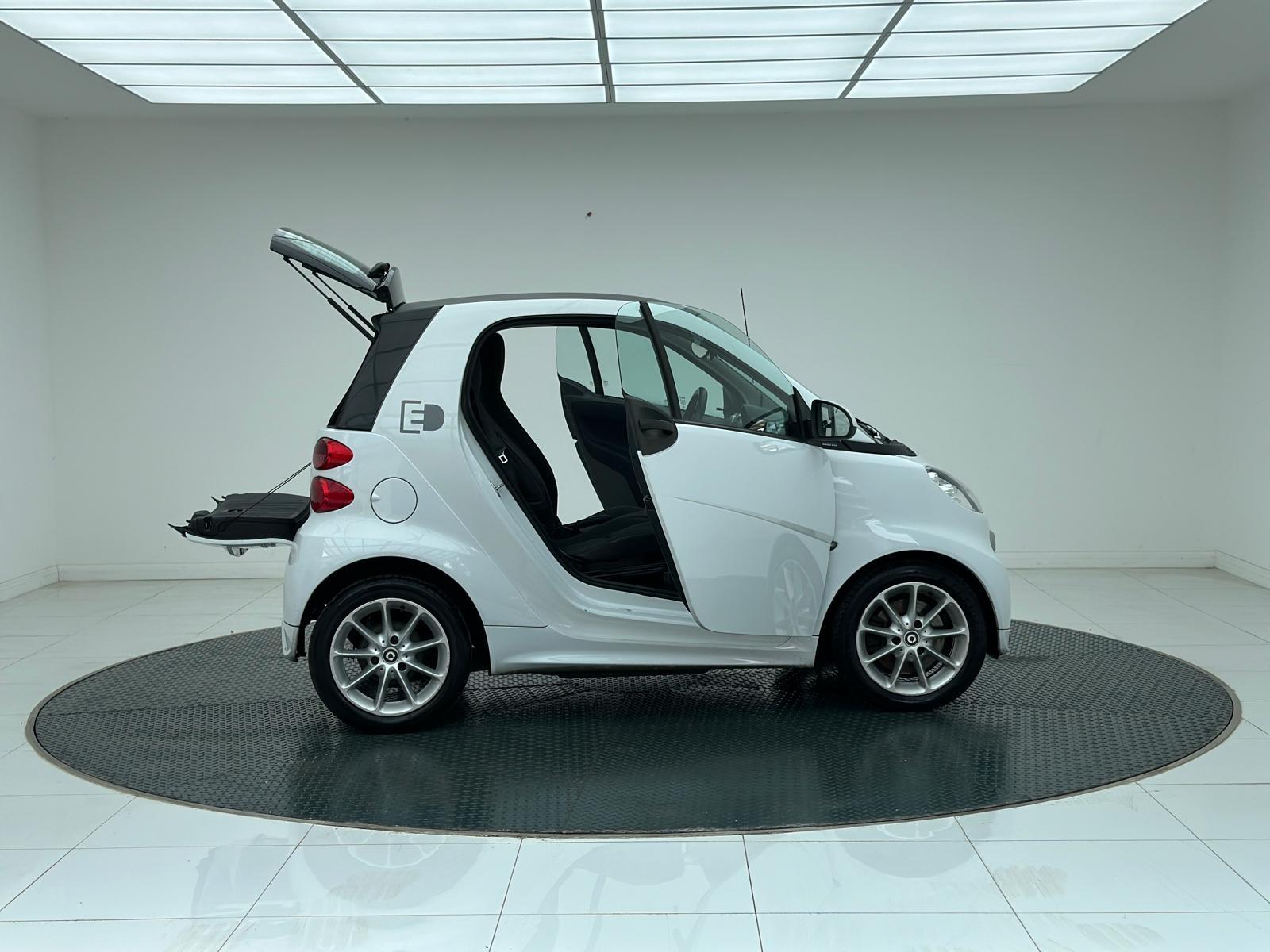 Smart fortwo Electric Drive Coupe 2dr Electric Auto (74 bhp)