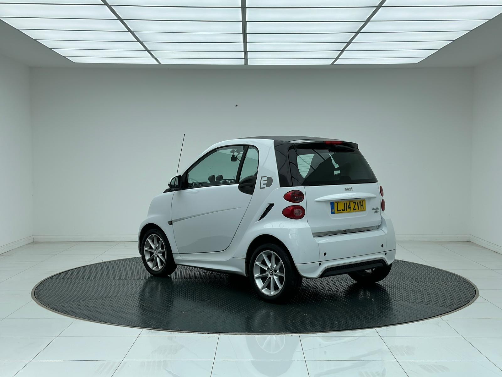 Smart fortwo Electric Drive Coupe 2dr Electric Auto (74 bhp)