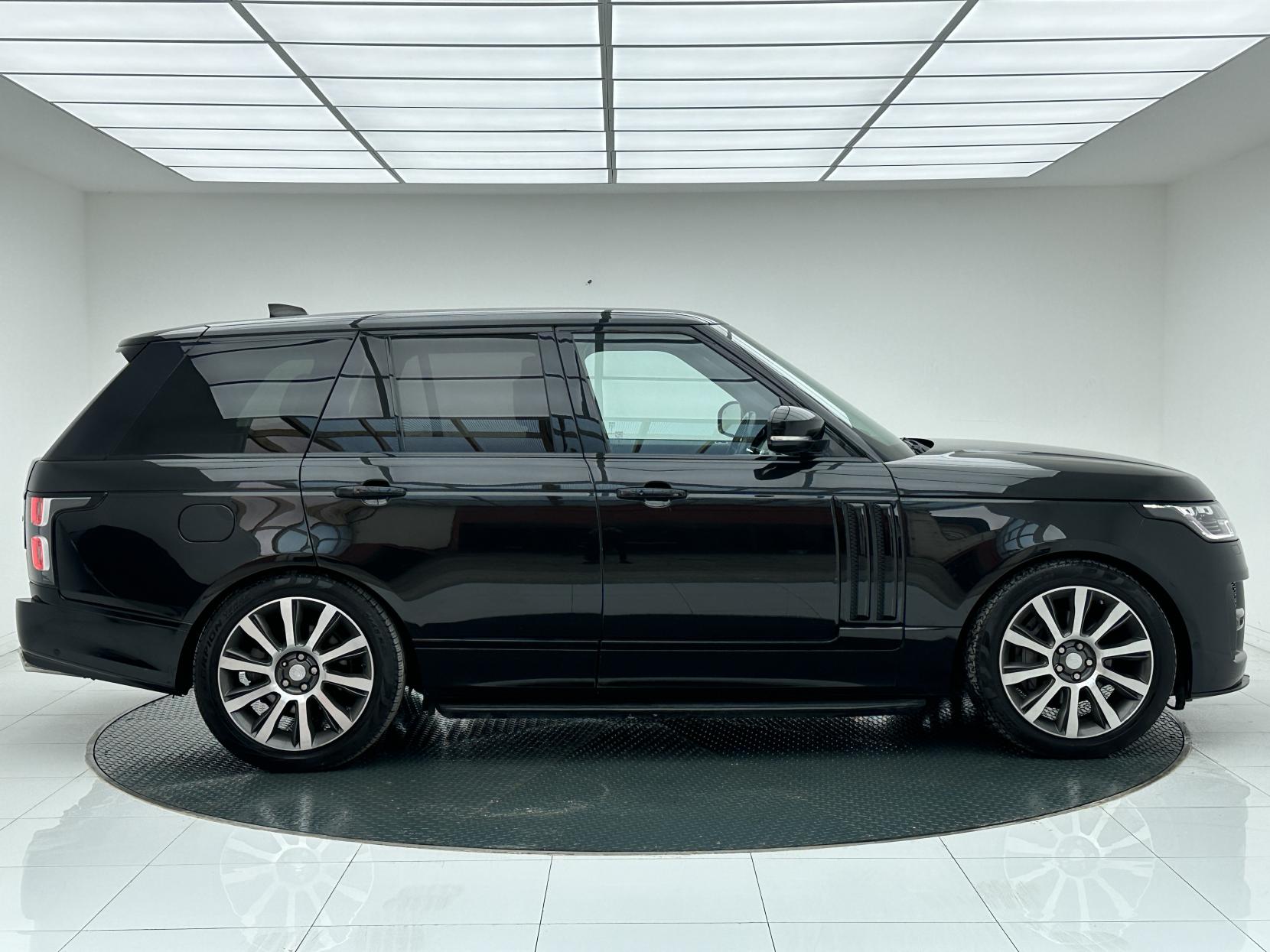 Land Rover Range Rover 3.0 V6 Vogue SE SUV 5dr Petrol Auto 4WD Euro 6 (s/s) (340 ps)