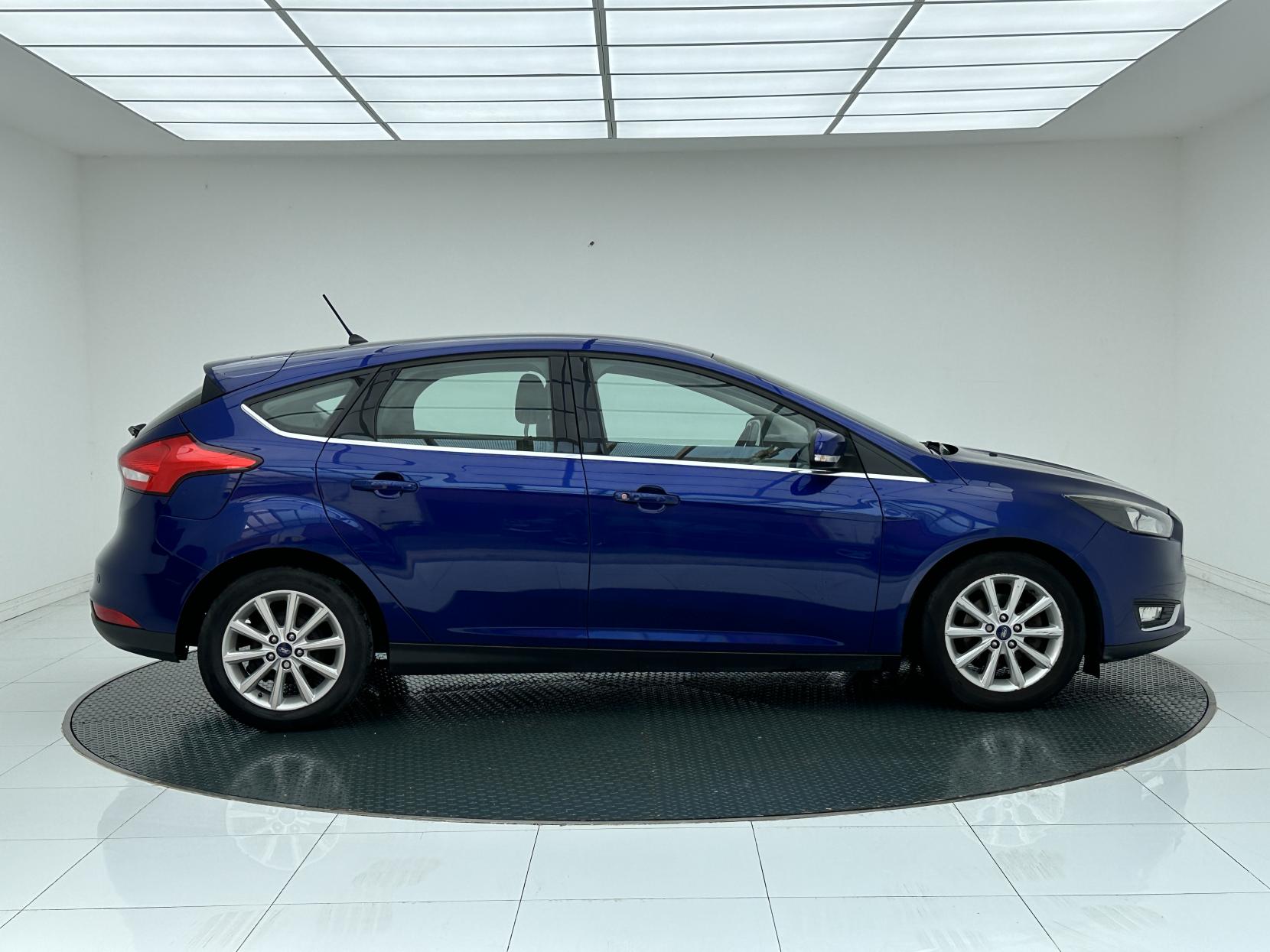 Ford Focus 1.0T EcoBoost Titanium Hatchback 5dr Petrol Auto Euro 6 (s/s) (125 ps)