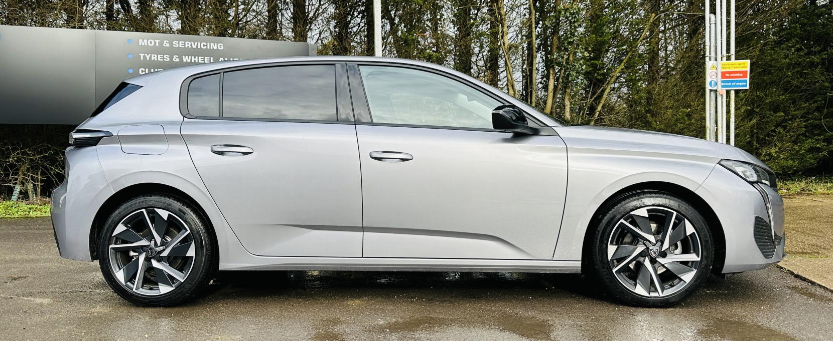 Peugeot 308 1.2 PureTech Allure Premium Hatchback 5dr Petrol EAT Euro 6 (s/s) (130 ps)