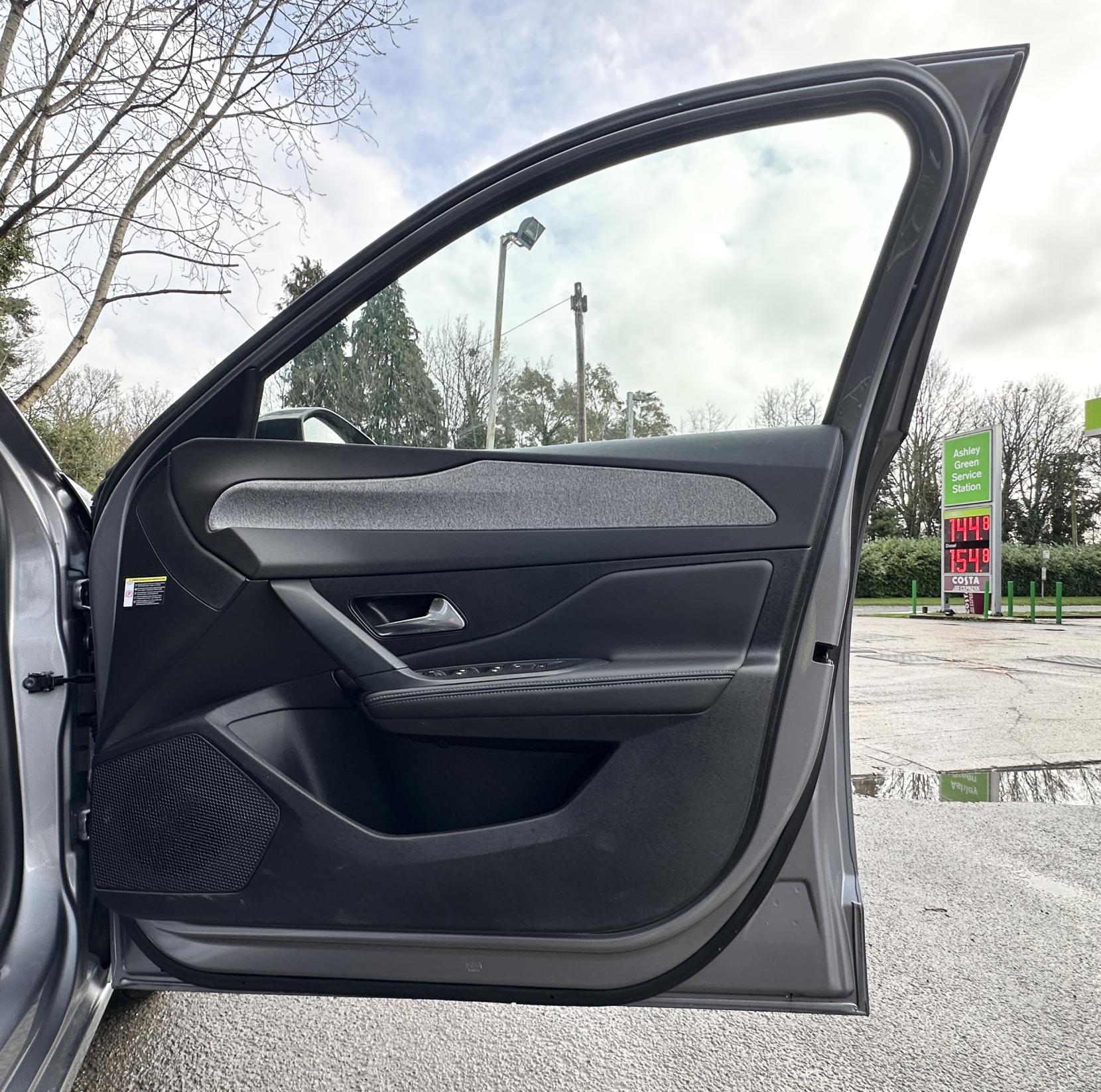 Peugeot 308 1.2 PureTech Allure Premium Hatchback 5dr Petrol EAT Euro 6 (s/s) (130 ps)