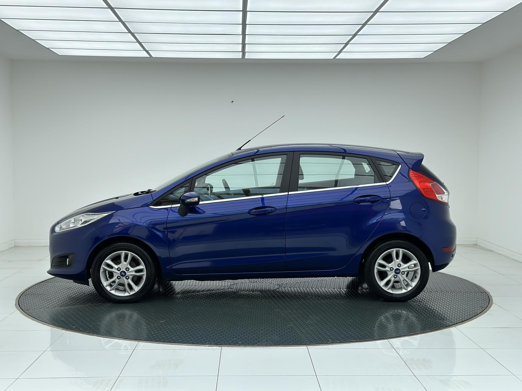 Ford Fiesta 1.0T EcoBoost Zetec Hatchback 5dr Petrol Powershift Euro 6 (100 ps)