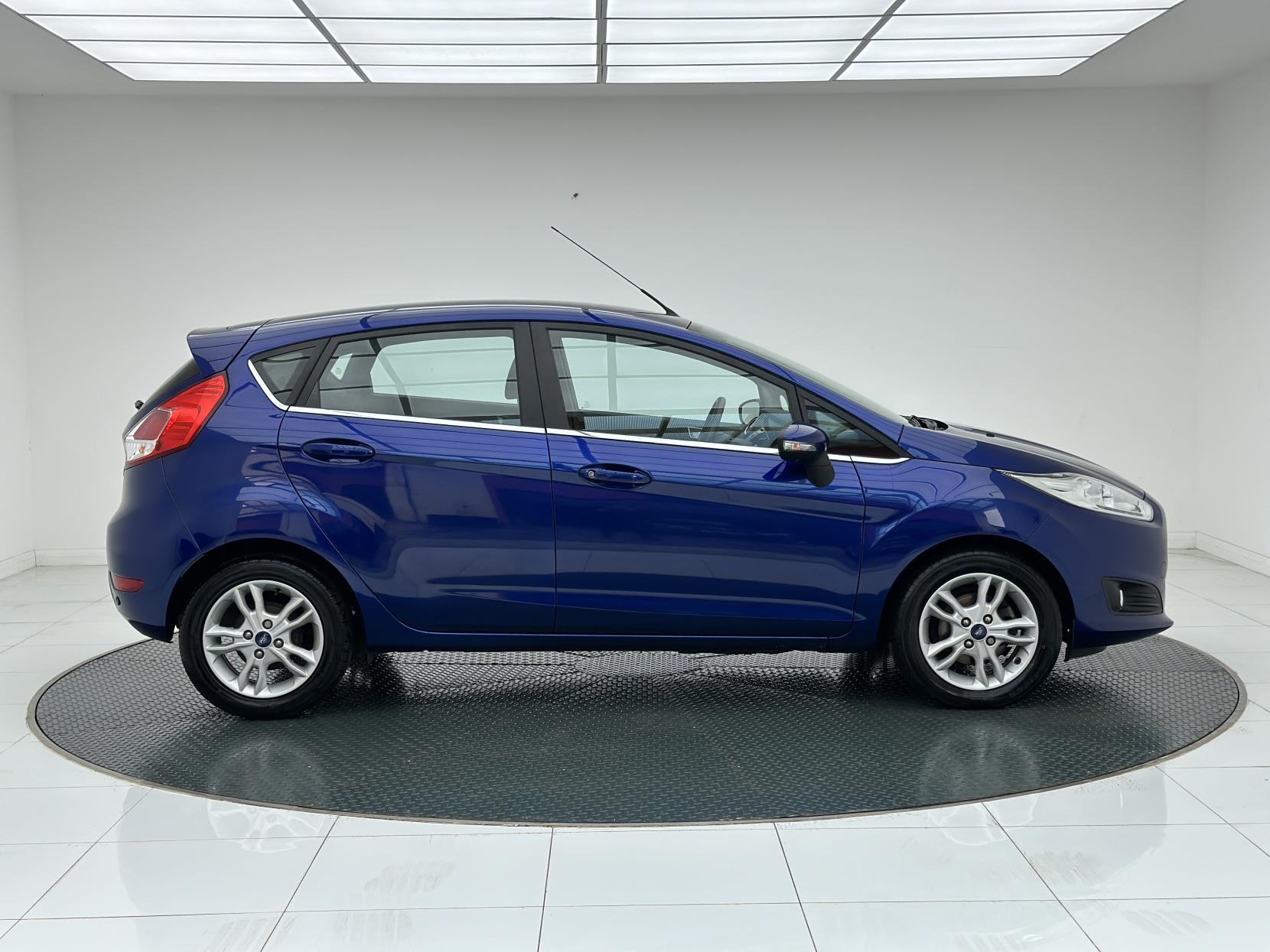 Ford Fiesta 1.0T EcoBoost Zetec Hatchback 5dr Petrol Powershift Euro 6 (100 ps)